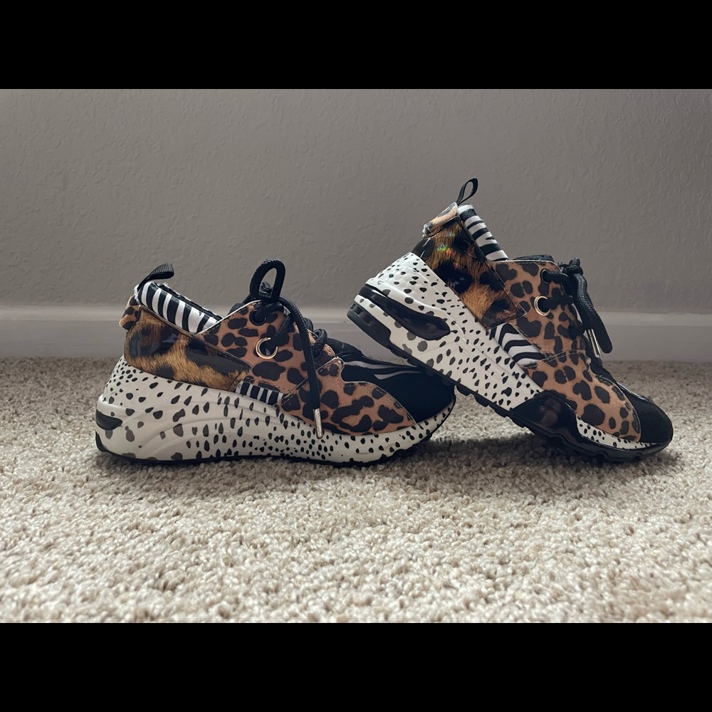 Girls Steve Madden Leopard Print Size 1 Sneakers